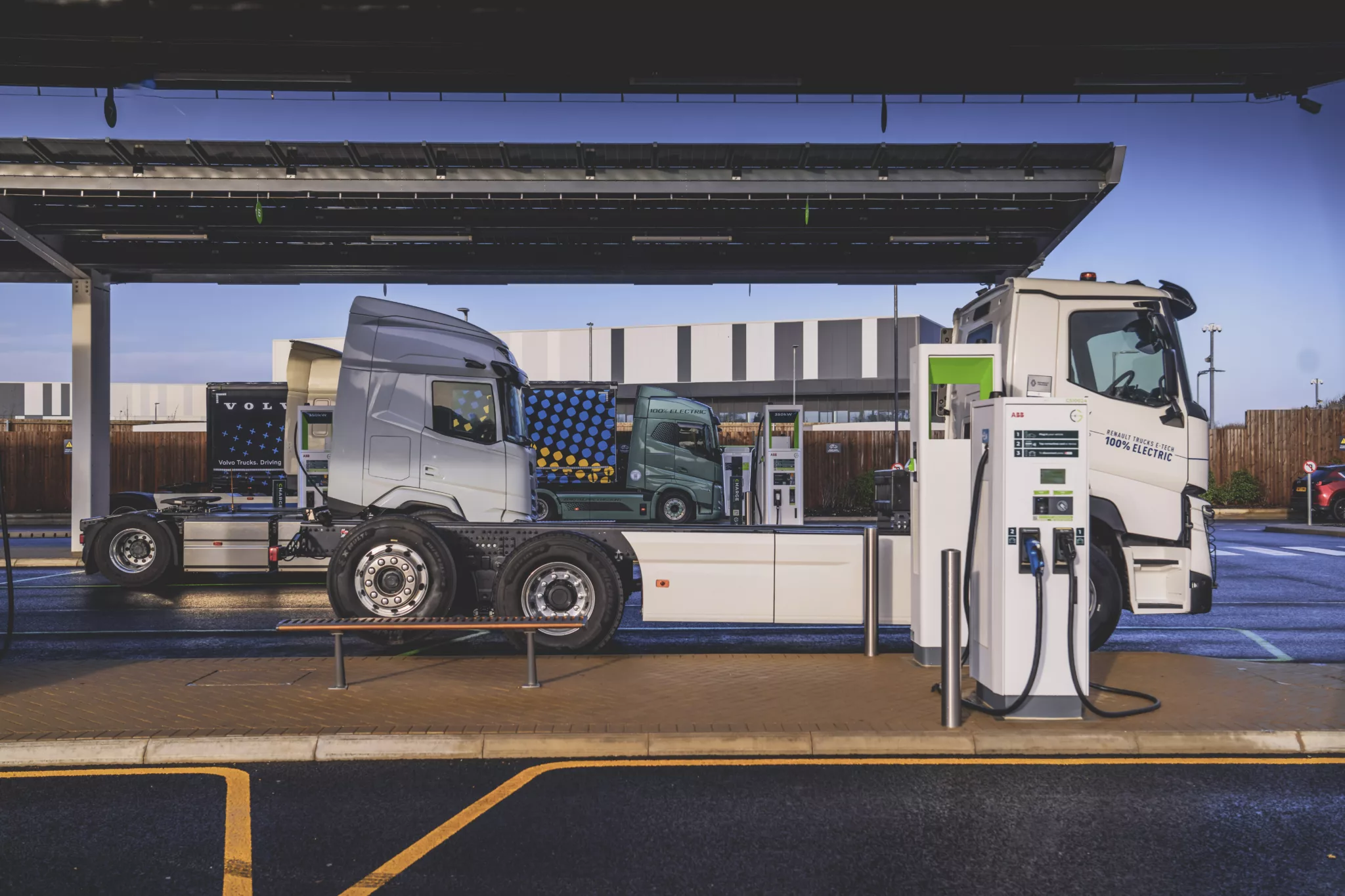eHGV trucks charging with GRIDSERVE